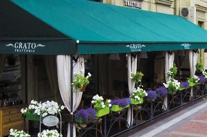 Акриловые ткани для маркиз, навесов летних кафе