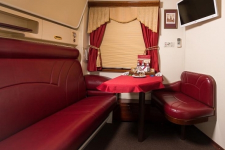 сиденья поезда кожзам